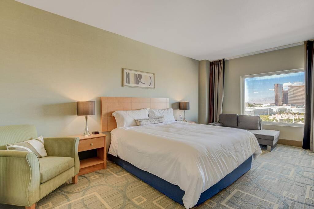 Ultimate Las Vegas Getaway One Bedroom Suite With Balcony, Kitchen, Gym, Pool & Free Parking Exterior photo