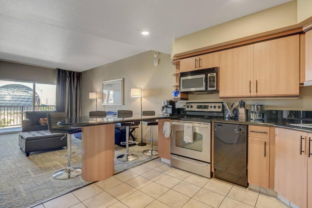 Ultimate Las Vegas Getaway One Bedroom Suite With Balcony, Kitchen, Gym, Pool & Free Parking Exterior photo